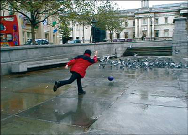 Kuang-Yu Tsui
<br><em>The Shortcut to the Systematic Life - City Spirit (London)</em>, 2005, Video still
<br>Tilton Gallery
<br>Fast Futures, ACAW Video Exhibition, 2006
<br>ACAW 2006