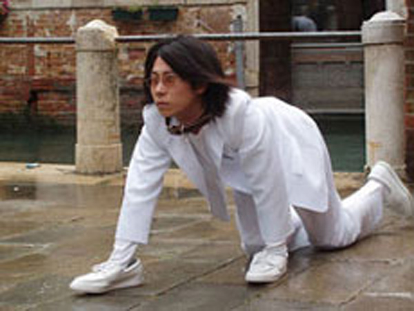 Frank Fu
<br><em>A companionship between the art event and the artist</em>, from <em>I Love Venice and Venice Biennale Loves Me</em> series, 2007
<br>Performance
<br>ACAW 2008